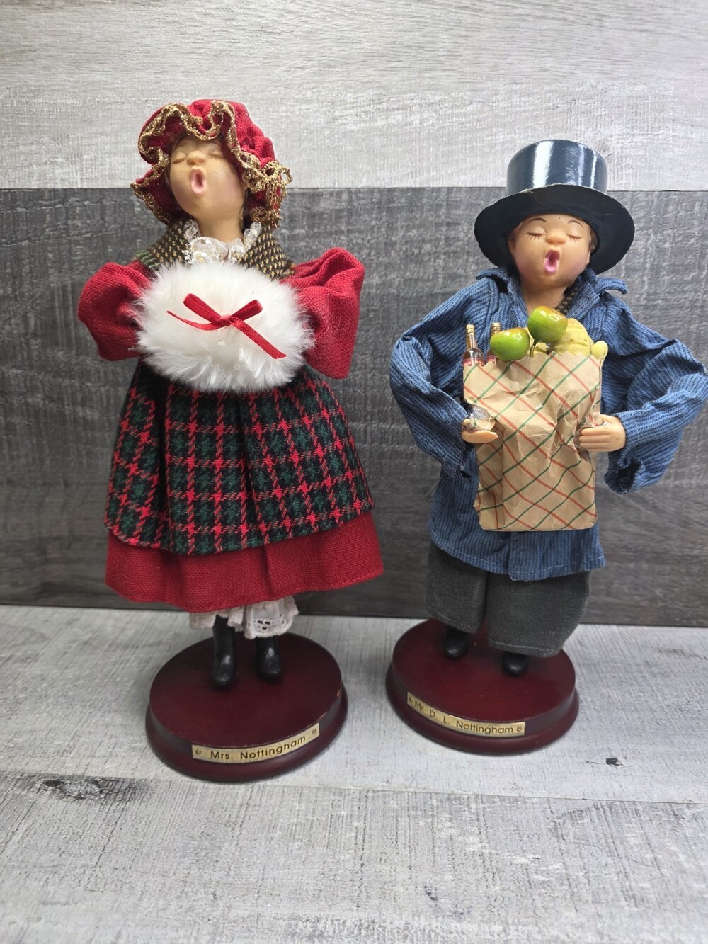 Mervyns Mr & Mrs Nottingham Christmas Caroler Figure 1997 11.5" b129
